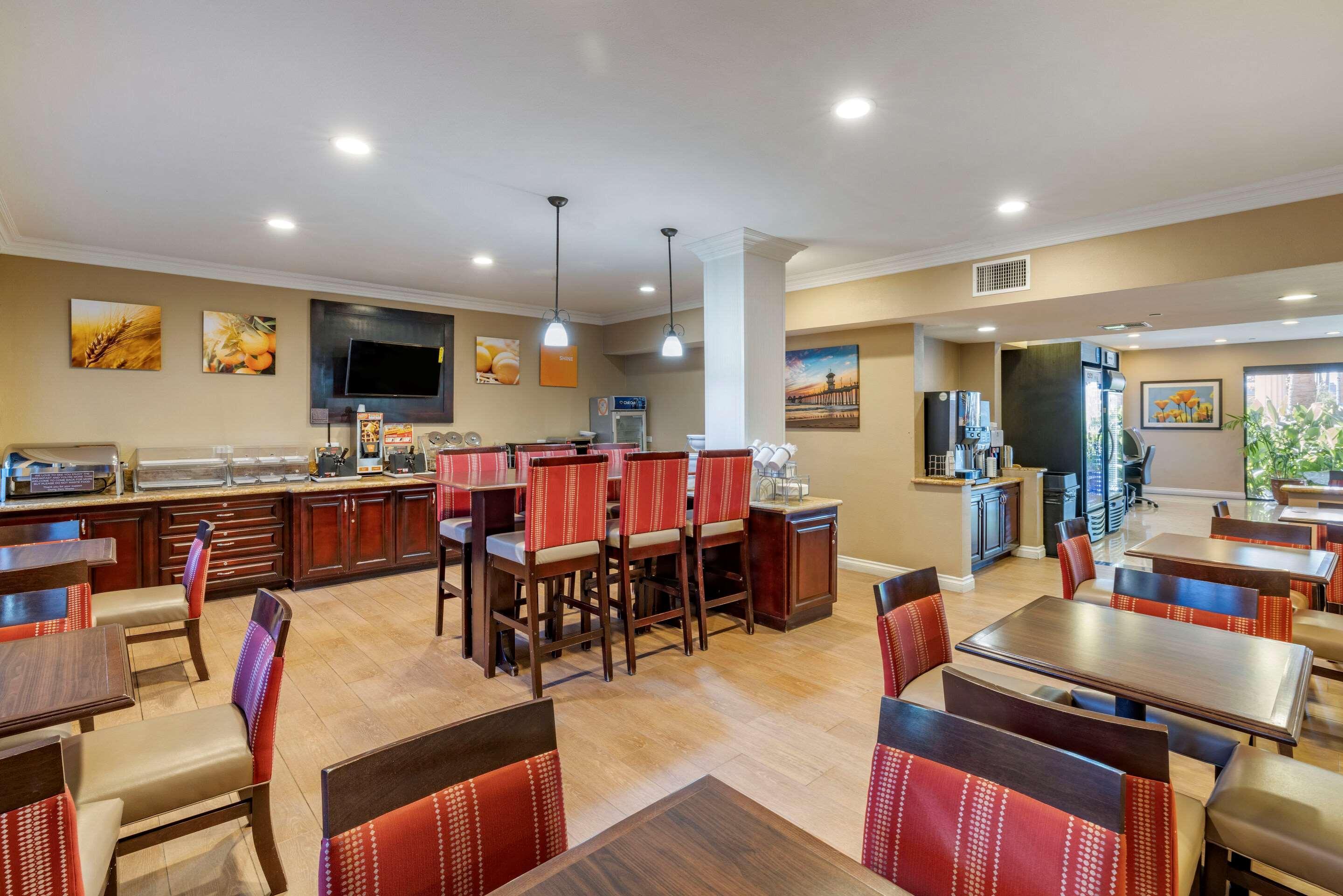 Hotel Comfort & Huntington 3*