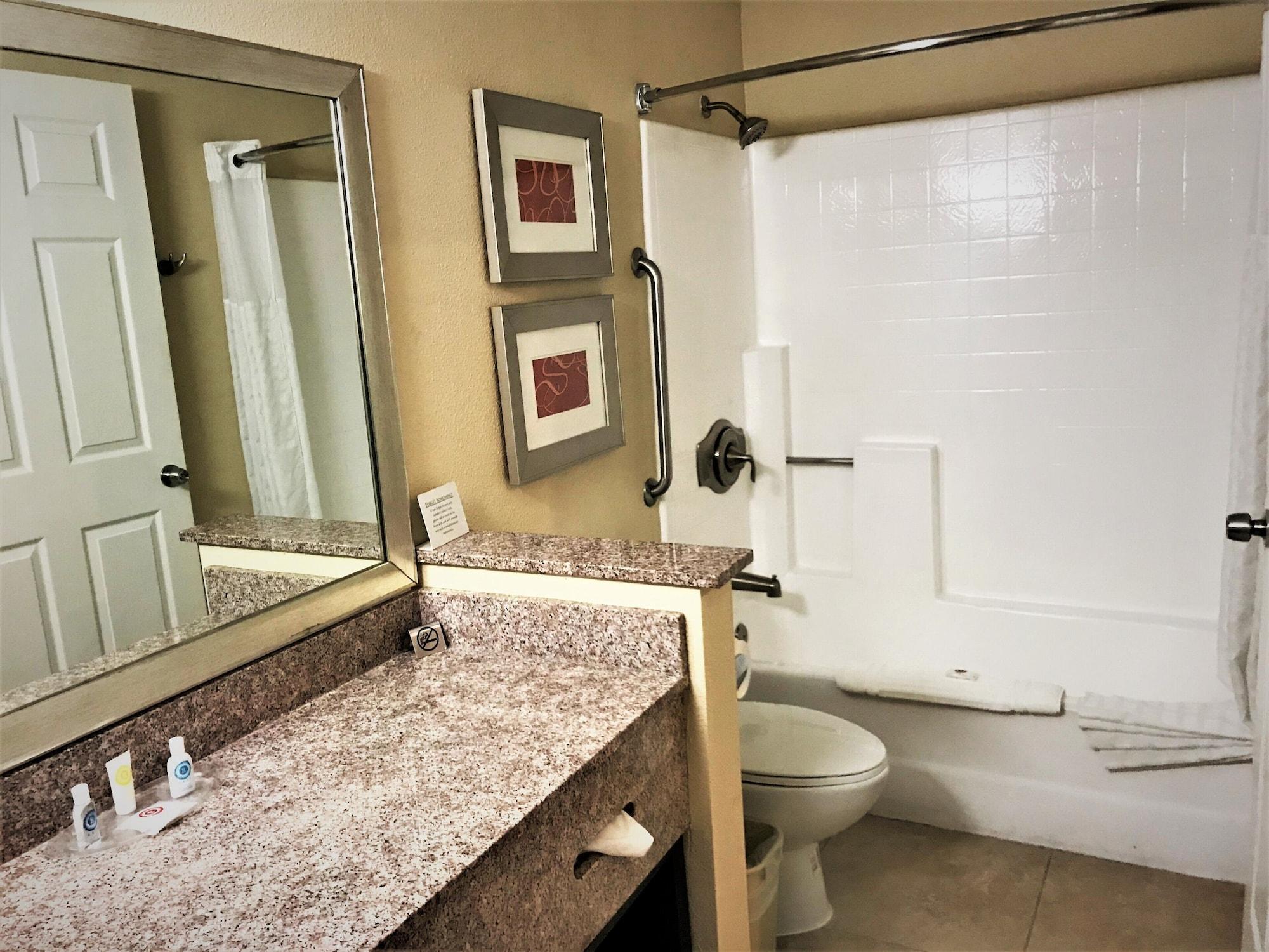 Hotel Comfort & Huntington 3*