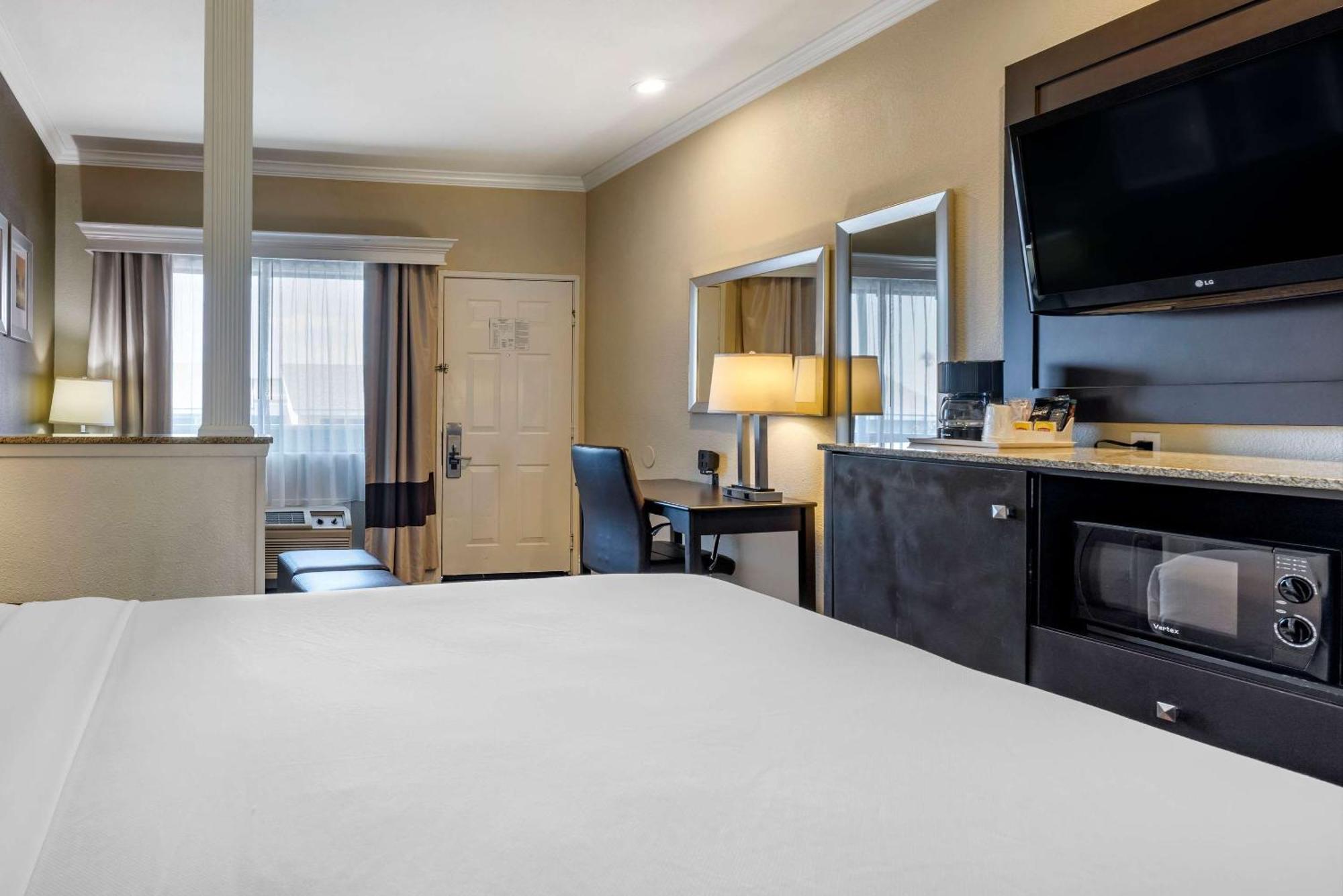 Comfort & Huntington 3* Huntington Beach