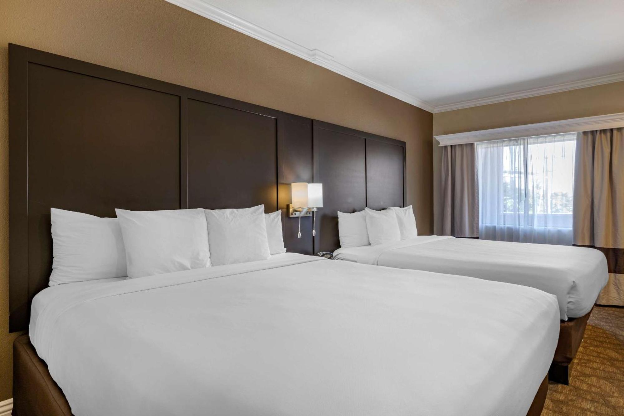 Hotel Comfort & Huntington 3*